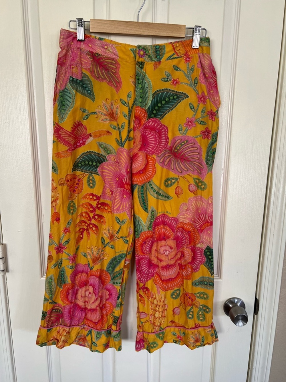 FARM Rio Macaw Bloom Tropical Print Pants Wide Leg Ruffle Hem Yellow Size M - Picture 11 of 13